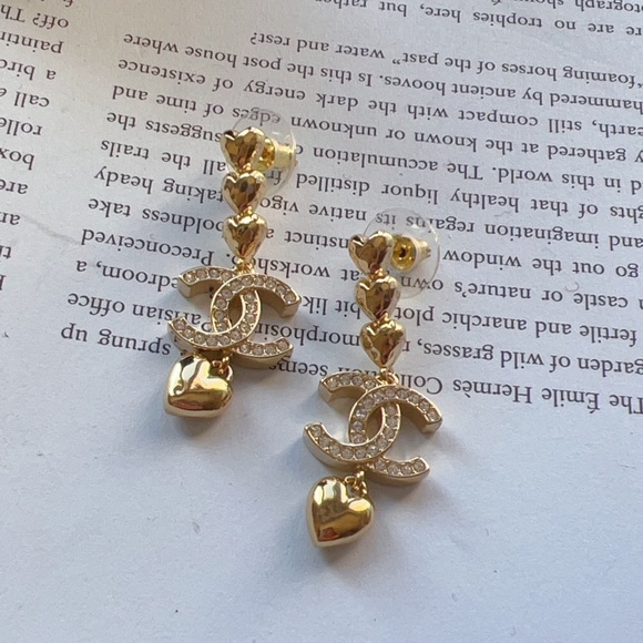 Chanel Heart Party CC Crystal Elegant Style New 2023 - Picture 3 of 4